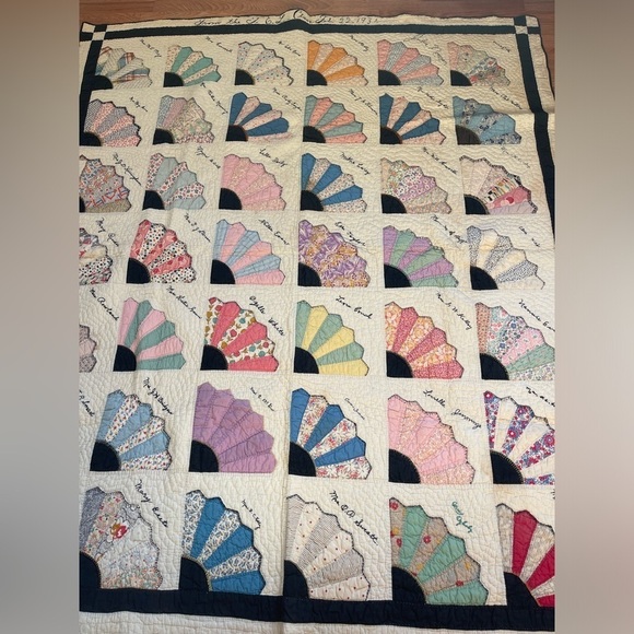 Vintage 1930s Colorful Feedsack Fan Friendship Signature Quilt Handmade 66"x77" - Picture 4 of 12